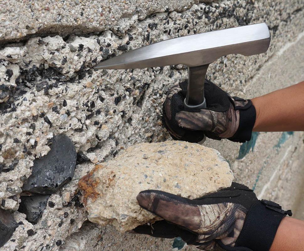 11" Rock Pick Hammer, Rubberized Handle, with Plastic Tip Cover, Overall weight : 32oz, Head Weight : 20oz